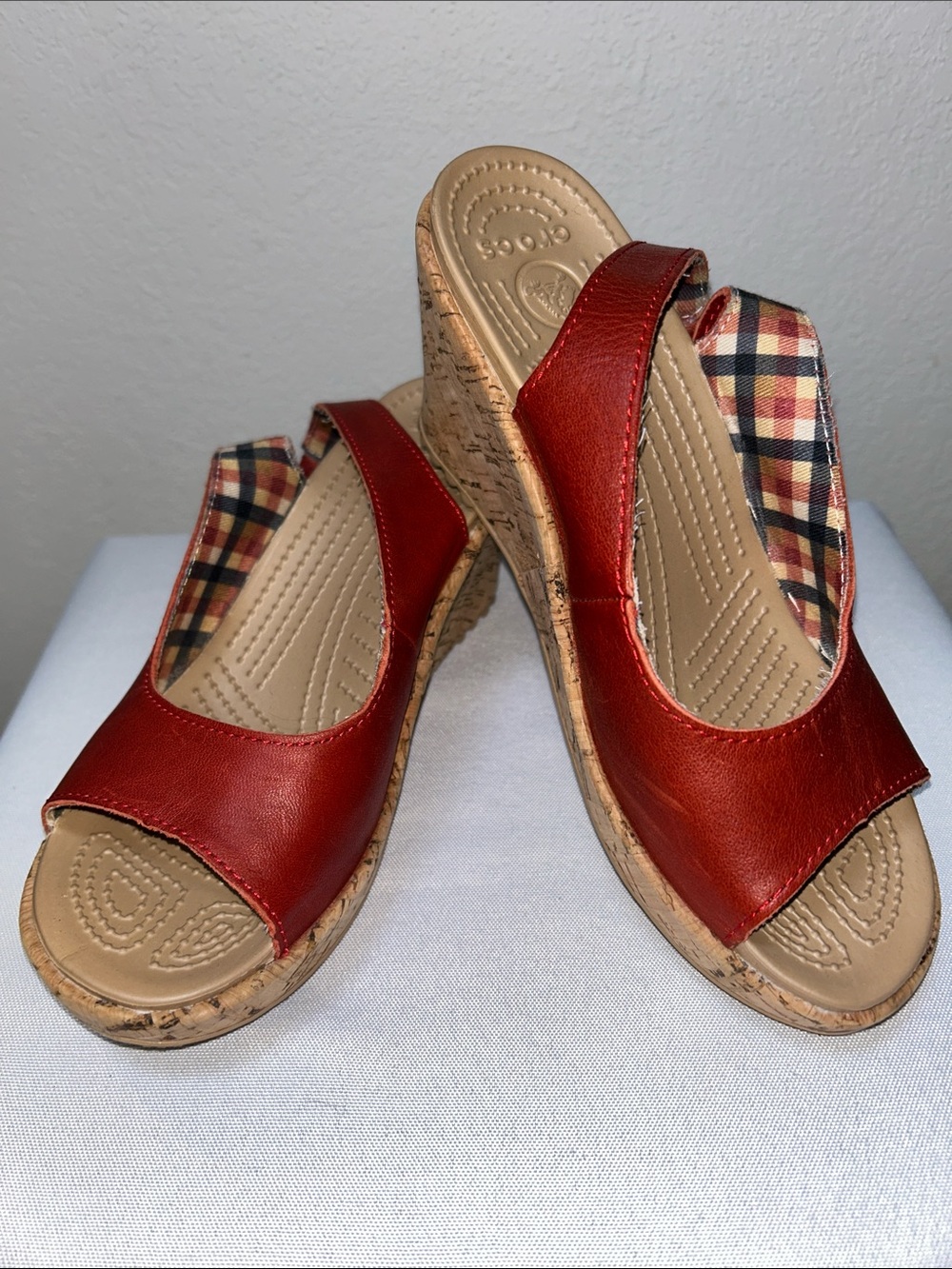 CROCS EUC Leigh Brick Red CorK Wedge Plaid Inside women’s 6